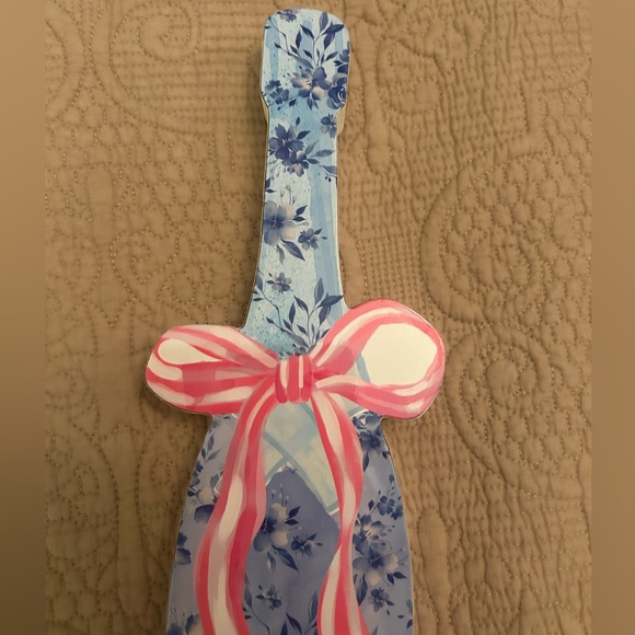 CHANEL Bottle Shaped Art - Picture 4 of 9